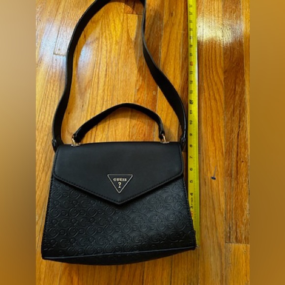Guess Purse. In great condition. - Picture 1 of 7